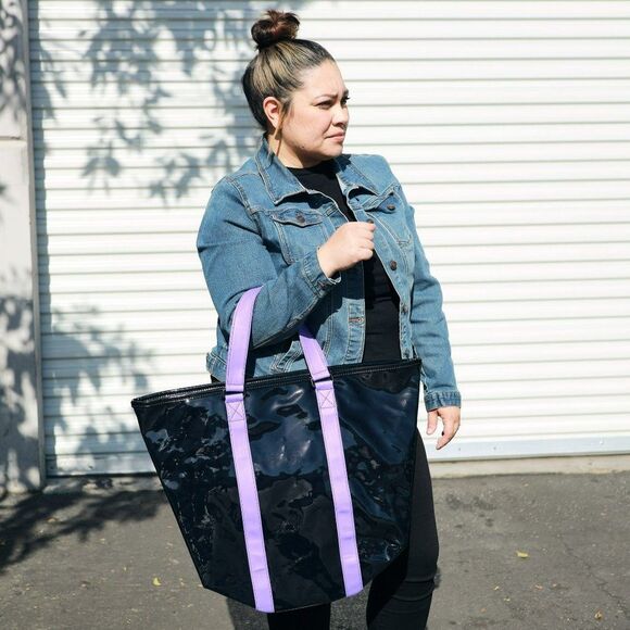 NWT Marc by Marc Jacobs Patent Reversible Beach Tote Black Purple - Picture 2 of 5